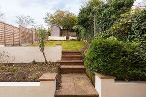 Property grounds - Quinton Essentials house (Quinton)