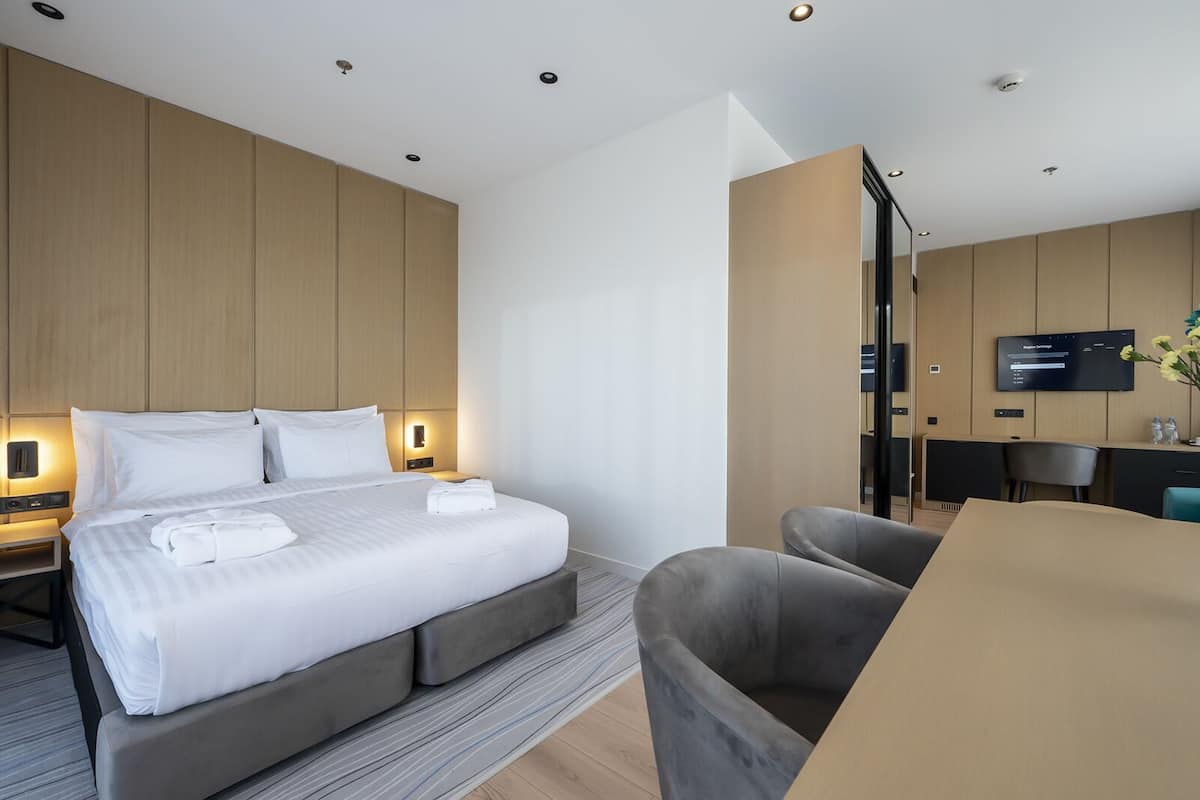 Panoramic Suite | In-room safe, desk, laptop workspace, soundproofing