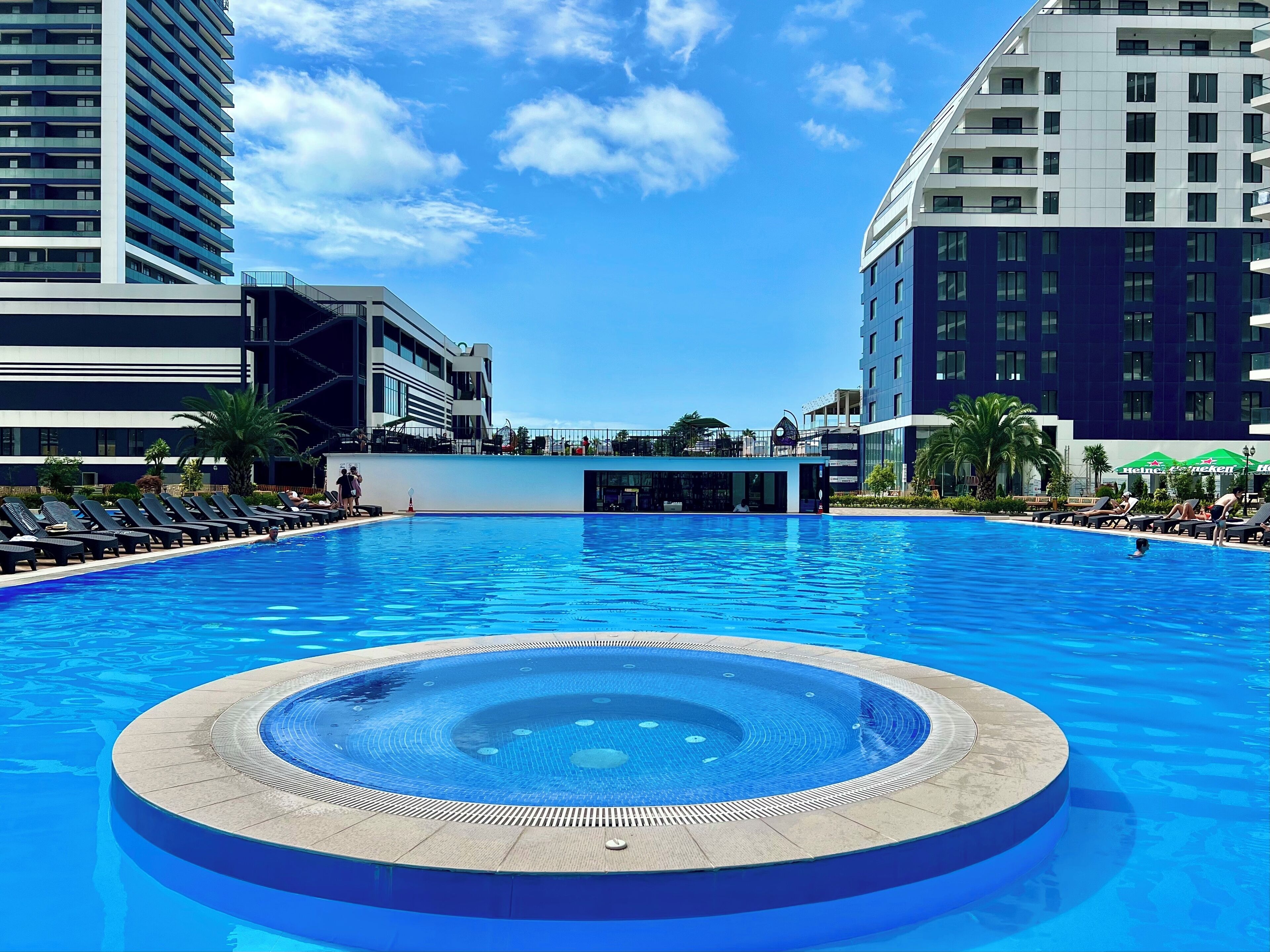 Piscina interna, piscina externa sazonal