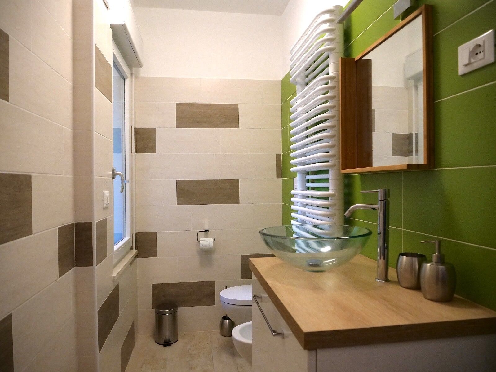 Dusche, Haartrockner, Bidet, Handtücher