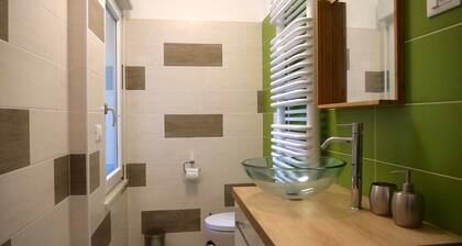LondonSuite - Romantic Ground-Floor Apartment with Charming Private Garden
