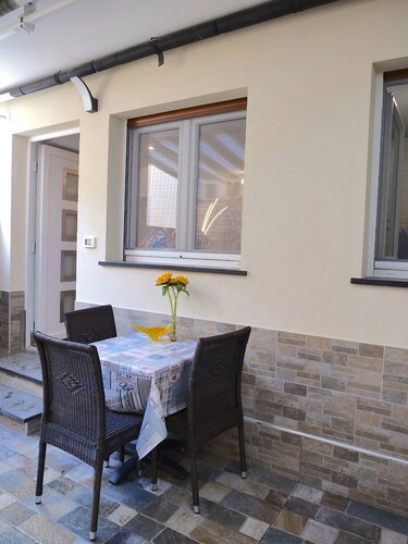 LondonSuite - Romantic Ground-Floor Apartment with Charming Private Garden
