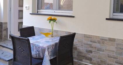 LondonSuite - Romantic Ground-Floor Apartment with Charming Private Garden