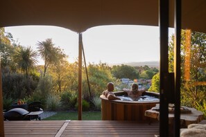 مغطس سبا خارجي