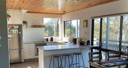 Unique Property Overlooking Estuary to City on the Beautiful Daisy Hardwick Walk