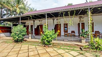 Façana frontal de l'allotjament