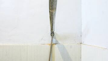 Tomannsrom – deluxe | Bad | Dusj, regndusjhode og såpe