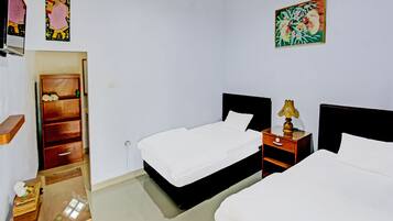 Habitació amb dos llits individuals Deluxe | Escriptori, wifi gratuïta i roba de llit