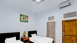 Deluxe Twin Room - OYO 91965 Swan Homestay (Labuhan Pandan)