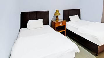 Habitación Deluxe con 2 camas individuales | Escritorio, wifi gratis y ropa de cama