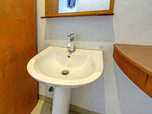 Deluxe Double Room | Bathroom