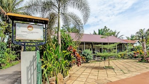 Front of property - OYO 91965 Swan Homestay (Labuhan Pandan)