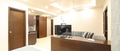 Studio Suite | Soundproofing, iron/ironing board, free WiFi, bed sheets