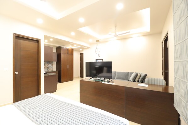 Studio Suite | Soundproofing, iron/ironing board, free WiFi, bed sheets - Ahuja Residency City Centre (Gurugram)