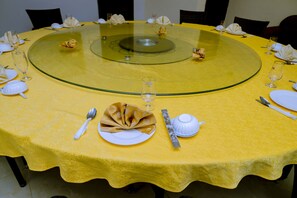 Dining - LAO TANGREN RESTAURANT & GUESTHOUSE (Kigali)