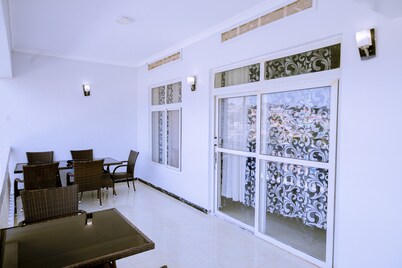 LAO TANGREN RESTAURANT & GUESTHOUSE