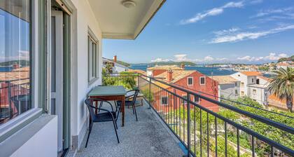 Enolabee Harbour View Apartment