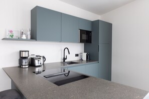 Kühlschrank, Mikrowelle, Geschirrspüler