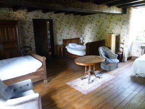 3 bedrooms, iron/ironing board