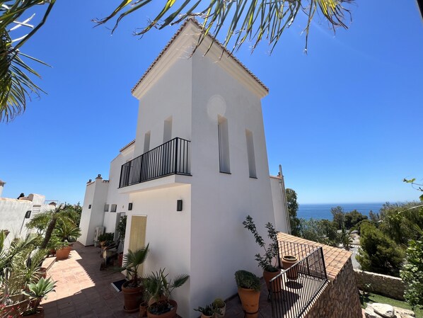 Exterior - Moderne Villa mit Pool, Garten und Traumhaftem Meerblick (Salobreña)