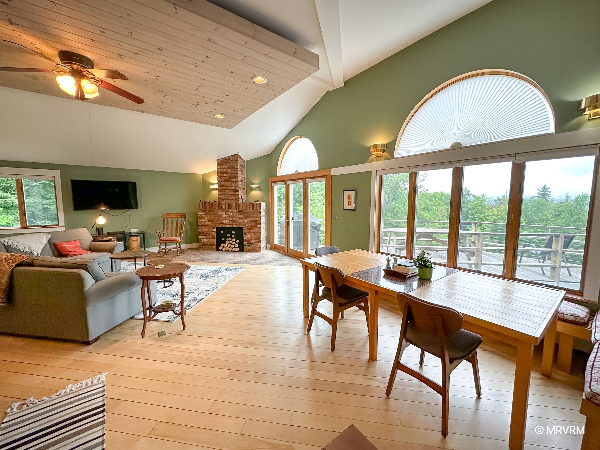 Smart TV, offices, computer monitors