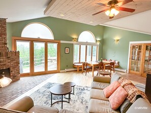 تلفزيون ذكي، مكتب، شاشة كمبيوتر