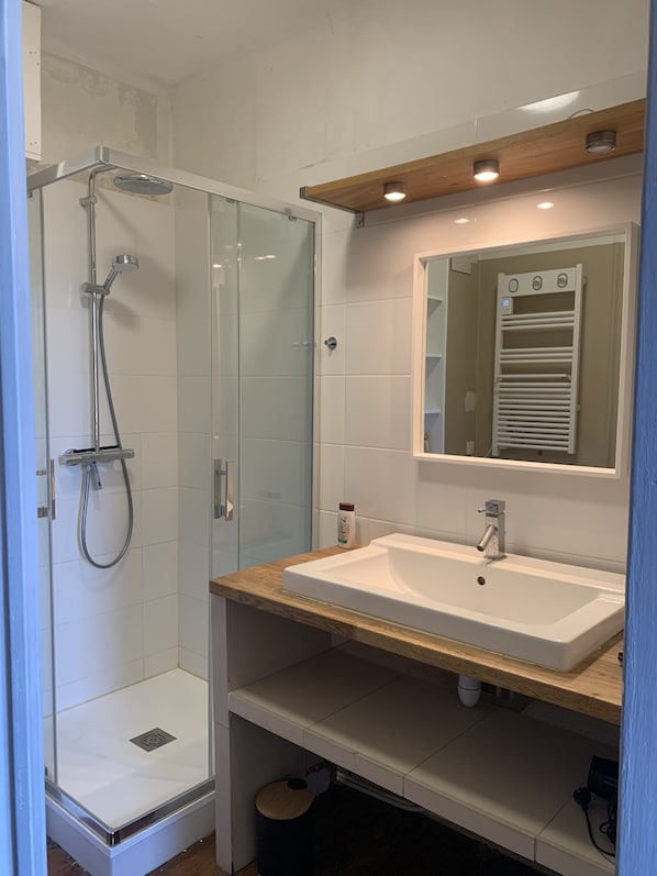 Een douche, een haardroger
