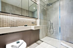 Apartment (1 Bedroom) | Bathroom - Deluxe one Bedroom Apartment in Canary Wharf (London)