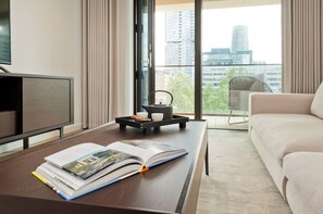 Apartment (1 Bedroom) | Living area - Deluxe one Bedroom Apartment in Canary Wharf (London)