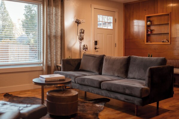 TV connectée, cheminée, espaces bureaux