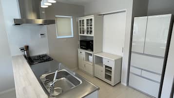 Electric kettle, toaster