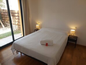 3 bedrooms, travel cot, free WiFi, bed sheets