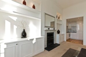 Interior - Stunning Richmond riverside apartment, 2 beds TW10 (RICHMOND)