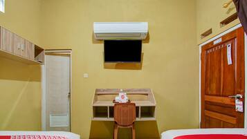 Standard Twin Room | Laptop workspace, free WiFi, bed sheets