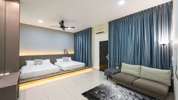 7 bedrooms, iron/ironing board, WiFi, bed sheets