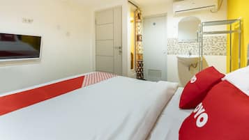 Kamar Double Standar | Ruang kerja ramah laptop, Wi-Fi gratis, dan seprai linen
