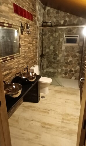 Deluxe-Suite | Badezimmer | Haartrockner