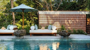 Villa familiar, varias habitaciones, vista a la alberca, junto a la alberca | Terraza o patio