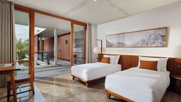 Villa familiar, varias habitaciones, vista a la alberca, junto a la alberca | 7 habitaciones, camas con efecto memoria y escritorio