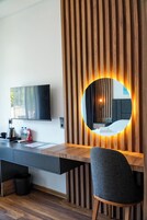 1 bedroom, hypo-allergenic bedding, minibar, in-room safe