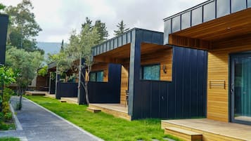 Deluxe Bungalow | Garden view