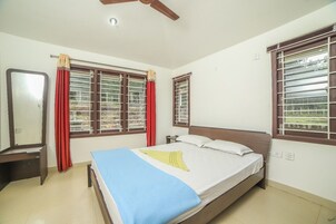 Villa | 2 bedrooms, desk, blackout drapes, soundproofing