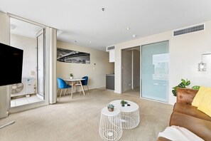 TV - The Amazing City Escape  - 1BR/Wi-Fi/CBD/City view (Adelaide)