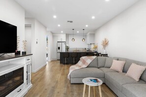 TV - Woodforde 3BR house with an amazing view (Woodforde)