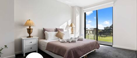 3 slaapkamers, een strijkplank/strijkijzer, wifi, beddengoed