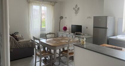 à 800 m des thermes appartement F2 spacieux tout équipé