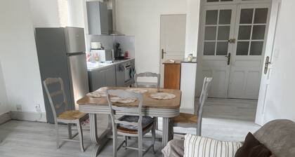 à 800 m des thermes appartement F2 spacieux tout équipé