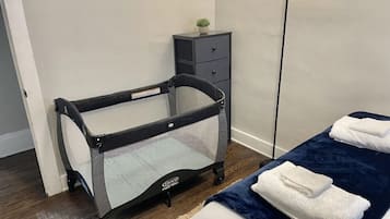 3 bedrooms, desk, iron/ironing board, travel crib