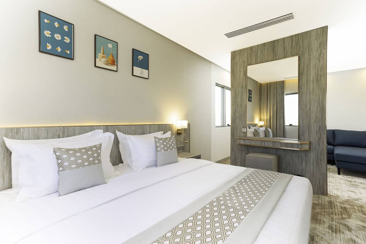 Junior Suite | 2 bedrooms, Egyptian cotton sheets, premium bedding, Select Comfort beds