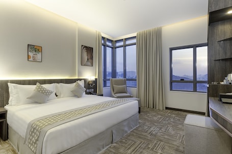 Egyptian cotton sheets, premium bedding, Select Comfort beds, minibar